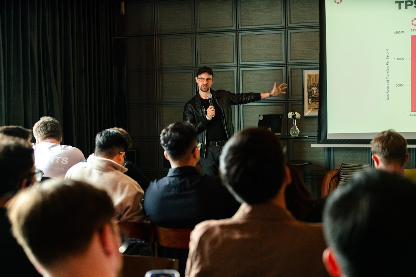 Workshop-Session: Tommi Enenkel präsentiert vor Teilnehmern